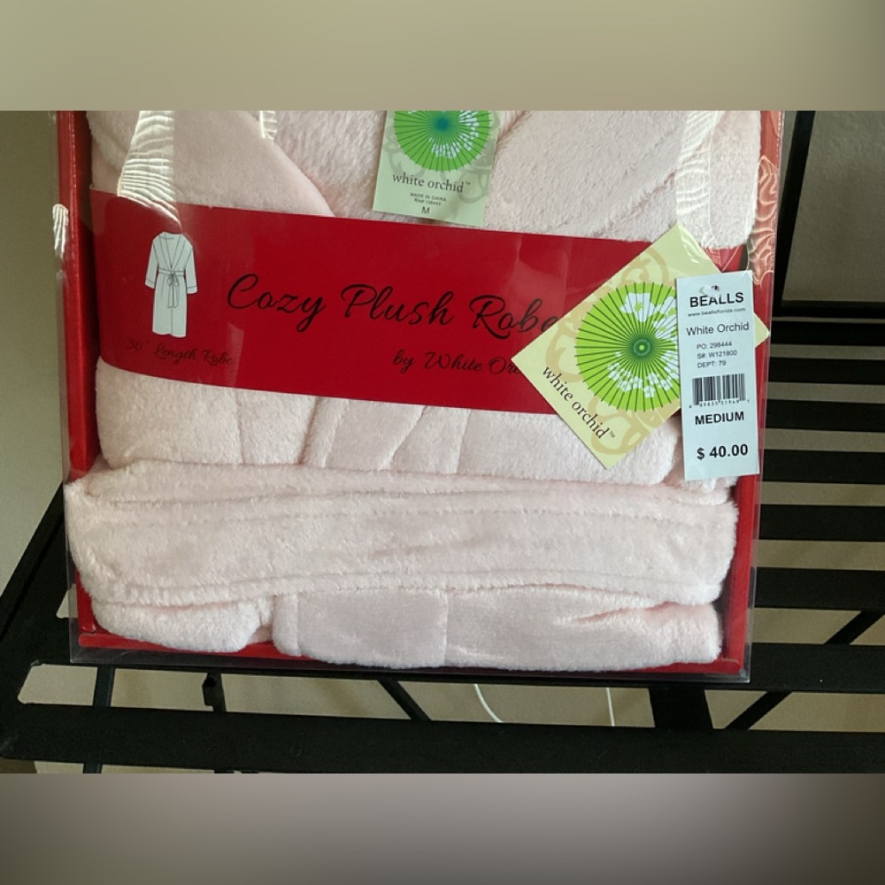 NWT woman's bathrobe